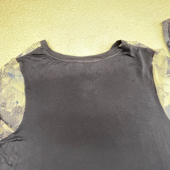 NWT Women’s Cj Banks 3/4 sleeve,  Blue/Black/Gray Floral, 1X Top - Picture 6 of 15